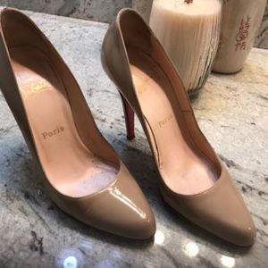 Christian Louboutin round-toe patent leather pump